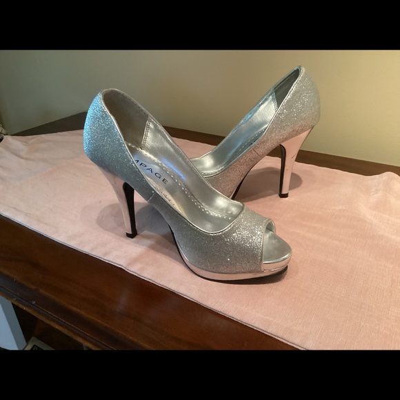 Women’s silver heels - Picture 2 of 4